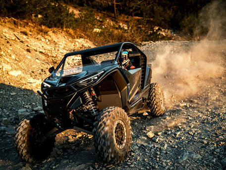 2026 CFMoto ZFORCE Z10 EPS, чёрный, 3379900 рублей, вид 5
