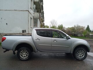 2011 Mitsubishi L200 IV, серебристый, 1300000 рублей, вид 2