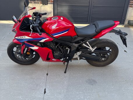 2025 Honda CBR 650R, красный, 1120000 рублей, вид 3