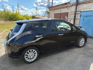 2013 Nissan Leaf (EM57) I (ZE0/AZE0), чёрный, 750000 рублей, вид 4