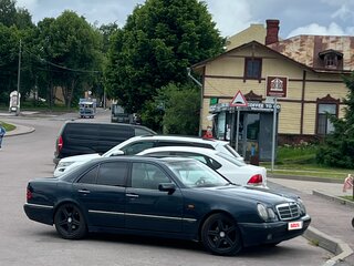 1998 Mercedes-Benz E-Класс 200 II (W210, S210), синий, 550000 рублей, вид 3