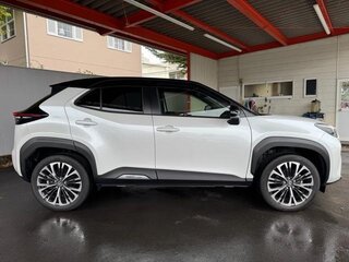 2023 Toyota Yaris Cross I, белый, 1599000 рублей, вид 3