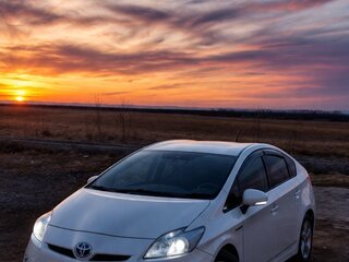 2010 Toyota Prius III (XW30), белый, 1100000 рублей, вид 1