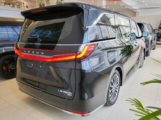 2025 Lexus LM 350h II, чёрный, 17900000 рублей, вид 3