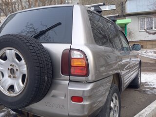 1999 Toyota RAV4 I (XA10), серебристый, 540000 рублей, вид 5