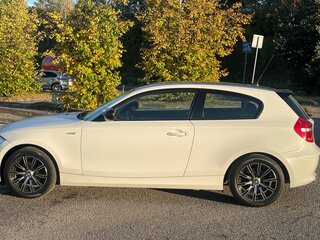 2010 BMW 1 серии 116i I (E81/E82/E87/E88) Рестайлинг, белый, 850000 рублей, вид 4