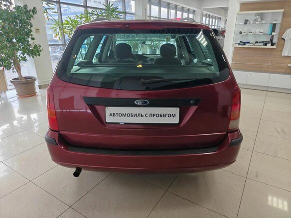 2004 Ford Focus I Рестайлинг, красный, 169000 рублей - вид 5