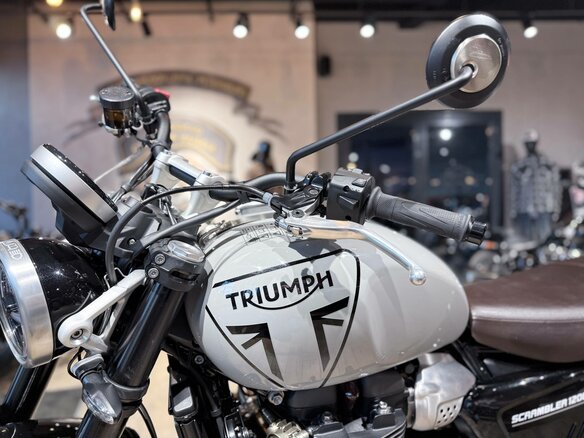 2024 Triumph Scrambler, серый, 1800000 рублей - вид 11