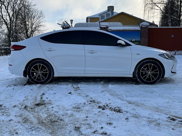 2017 Hyundai Elantra VI (AD), белый, 1400000 рублей - вид 6