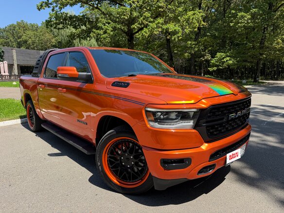 2022 Ram 1500 Crew Cab V, оранжевый, 6800000 рублей