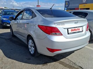 2016 Hyundai Solaris I Рестайлинг, серебристый, 950000 рублей, вид 2