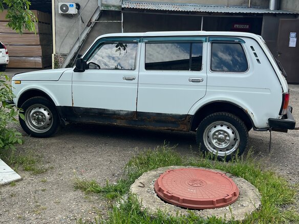 2013 Lada (ВАЗ) 2131 (4x4) 213105 I, белый, 295000 рублей - вид 3