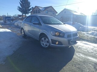 2014 Chevrolet Aveo II, серебристый, 715000 рублей, вид 2
