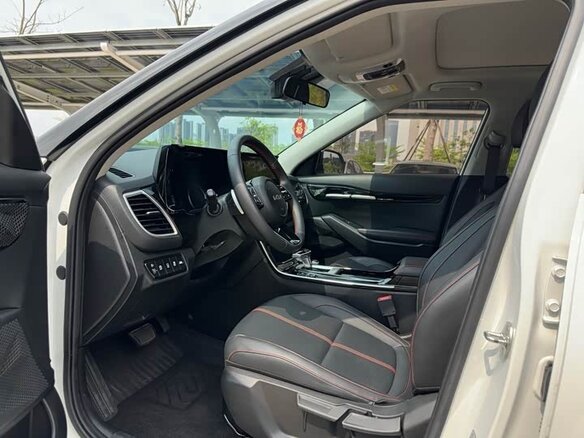 2022 Kia KX3, белый, 1400001 рублей - вид 9