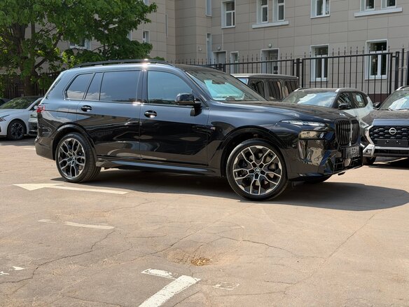 2025 BMW X7 40d I (G07) Рестайлинг, чёрный, 16300000 рублей - вид 5