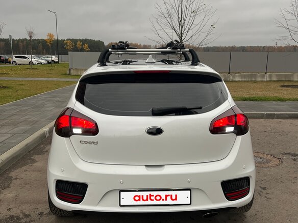 2017 Kia Ceed II Рестайлинг, белый - вид 13