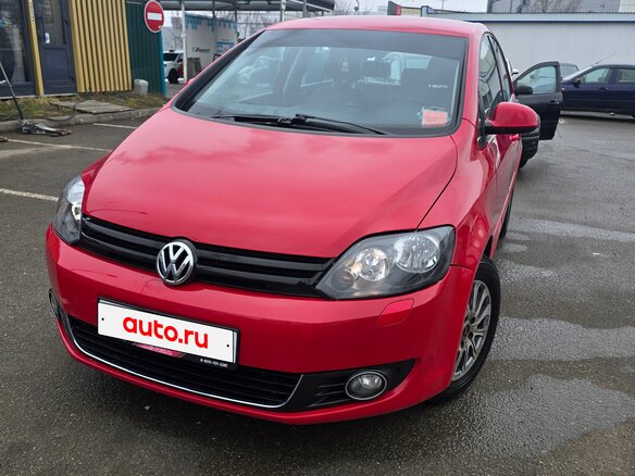 2011 Volkswagen Golf Plus II, красный