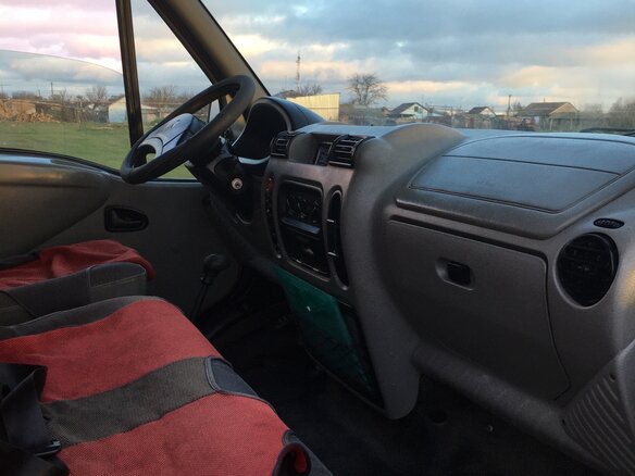 2003 Renault Master, красный, 800000 рублей - вид 12