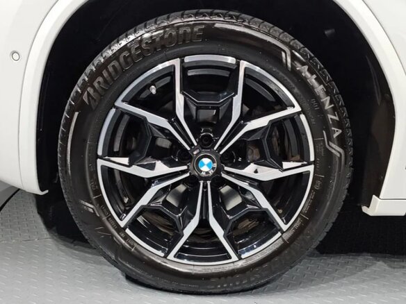 2025 BMW X4 20i II (G02) Рестайлинг, белый, 6669836 рублей - вид 4