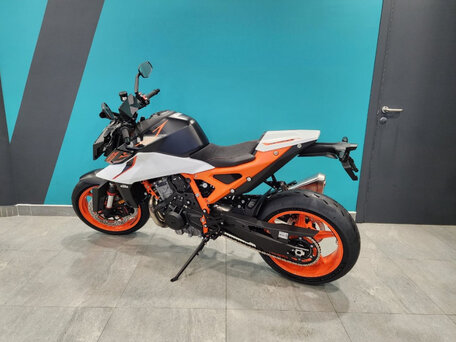 2026 KTM 990 Duke, белый, 1650000 рублей, вид 4