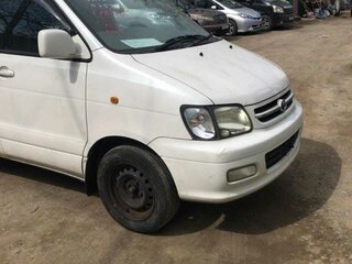 2001 Toyota Town Ace Noah III, белый, 640000 рублей, вид 2