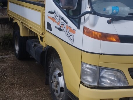 1999 Toyota Dyna, белый, 1600000 рублей, вид 2