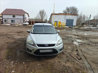 2011 Ford Focus II Рестайлинг, серебристый, 500000 рублей, вид 2