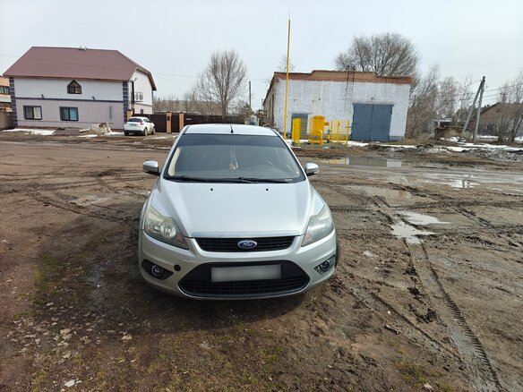 2011 Ford Focus II Рестайлинг, серебристый, 500000 рублей - вид 1