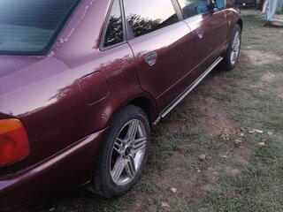 1995 Audi A4 I (B5), красный, 350000 рублей, вид 4