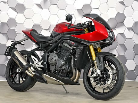2023 Triumph Speed Triple, красный, 1327000 рублей, вид 1