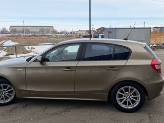 2005 BMW 1 серии 120i I (E81/E82/E87/E88), бежевый, 580000 рублей, вид 5