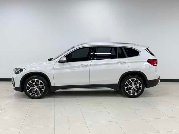 2022 BMW X1 20Li sDrive II (F48) Рестайлинг, белый - вид 4