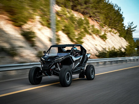 2026 CFMoto ZFORCE Z10 EPS, чёрный, 3379900 рублей, вид 4