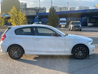 2010 BMW 1 серии 116i I (E81/E82/E87/E88) Рестайлинг, белый, 850000 рублей, вид 5