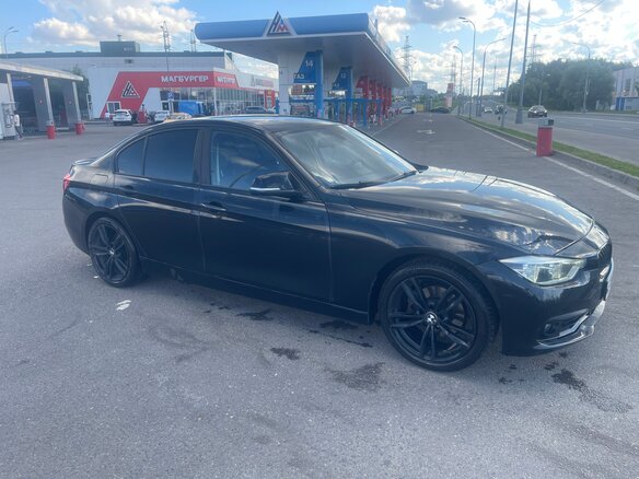 2017 BMW 3 серии 320i VI (F3x) Рестайлинг, чёрный, 2000000 рублей - вид 2