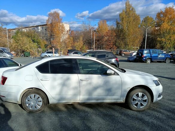 2018 Skoda Octavia III (A7) Рестайлинг, белый, 750000 рублей - вид 1