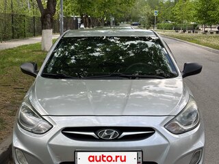 2011 Hyundai Solaris I, серебристый, 680000 рублей, вид 2
