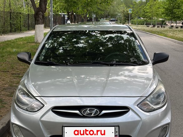 2011 Hyundai Solaris I, серебристый - вид 1