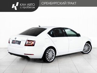2017 Skoda Octavia III (A7) Рестайлинг, белый, 1580000 рублей, вид 3