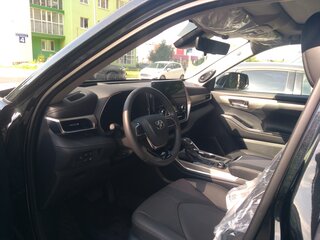 2025 Toyota Highlander IV (XU70), чёрный, 5700000 рублей, вид 4