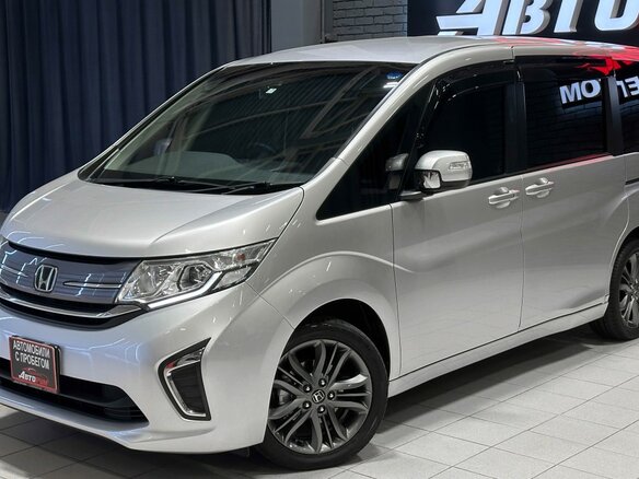 2017 Honda Stepwgn V, серый, 1720000 рублей - вид 1