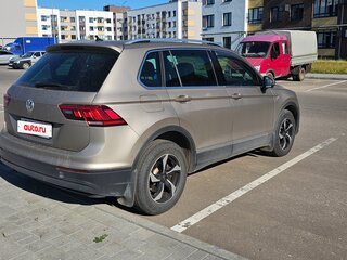 2018 Volkswagen Tiguan II, бежевый, 2250000 рублей, вид 3