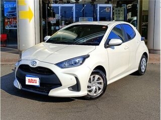 2022 Toyota Yaris IV, белый, 935000 рублей, вид 1