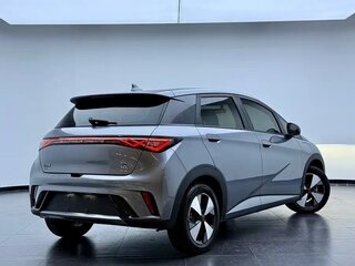 2025 BYD Dolphin 44.9 kWh I, серебристый, 1590000 рублей, вид 2