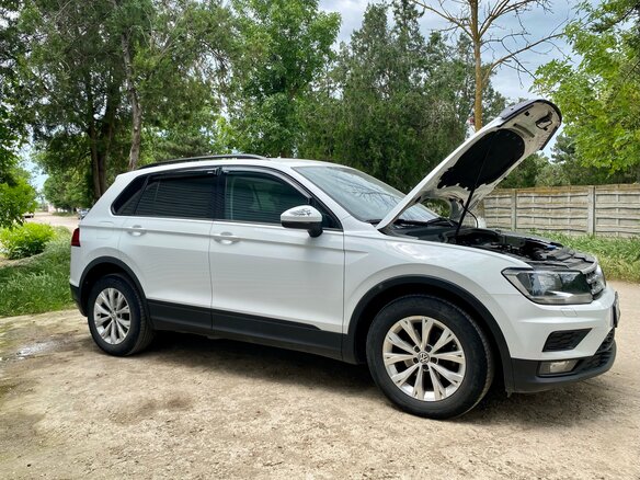 2018 Volkswagen Tiguan II, белый, 1850000 рублей - вид 2