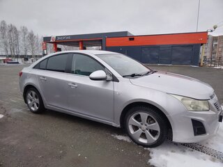 2013 Chevrolet Cruze I Рестайлинг, серебристый, 620000 рублей, вид 3