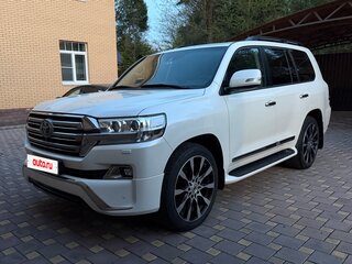 2017 Toyota Land Cruiser 200 Series Рестайлинг 2, белый, 6900000 рублей, вид 1