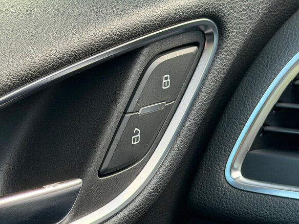 2013 Audi Q3 I (8U), чёрный - вид 25