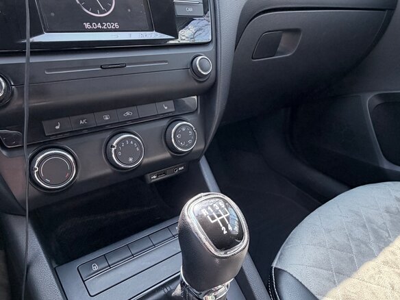2016 Skoda Octavia III (A7), белый, 1228000 рублей - вид 10