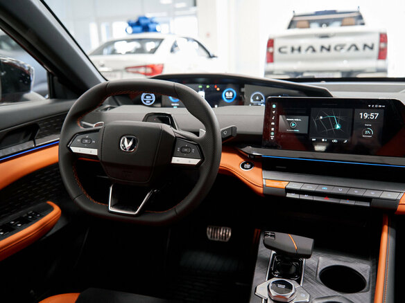2024 Changan UNI-V I, красный, 3209900 рублей - вид 12